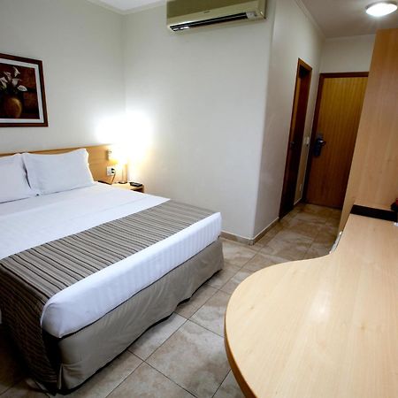 Oitis Hotel Goiânia Kamer foto